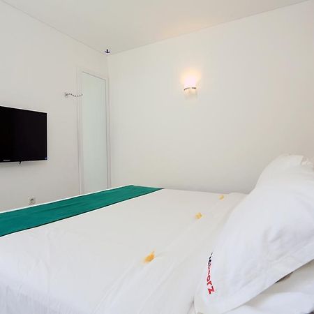 Reddoorz Near Pantai Jerman Otel Kuta Lombok Dış mekan fotoğraf
