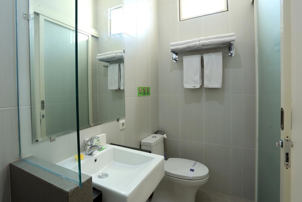 Reddoorz Near Pantai Jerman Otel Kuta Lombok Dış mekan fotoğraf