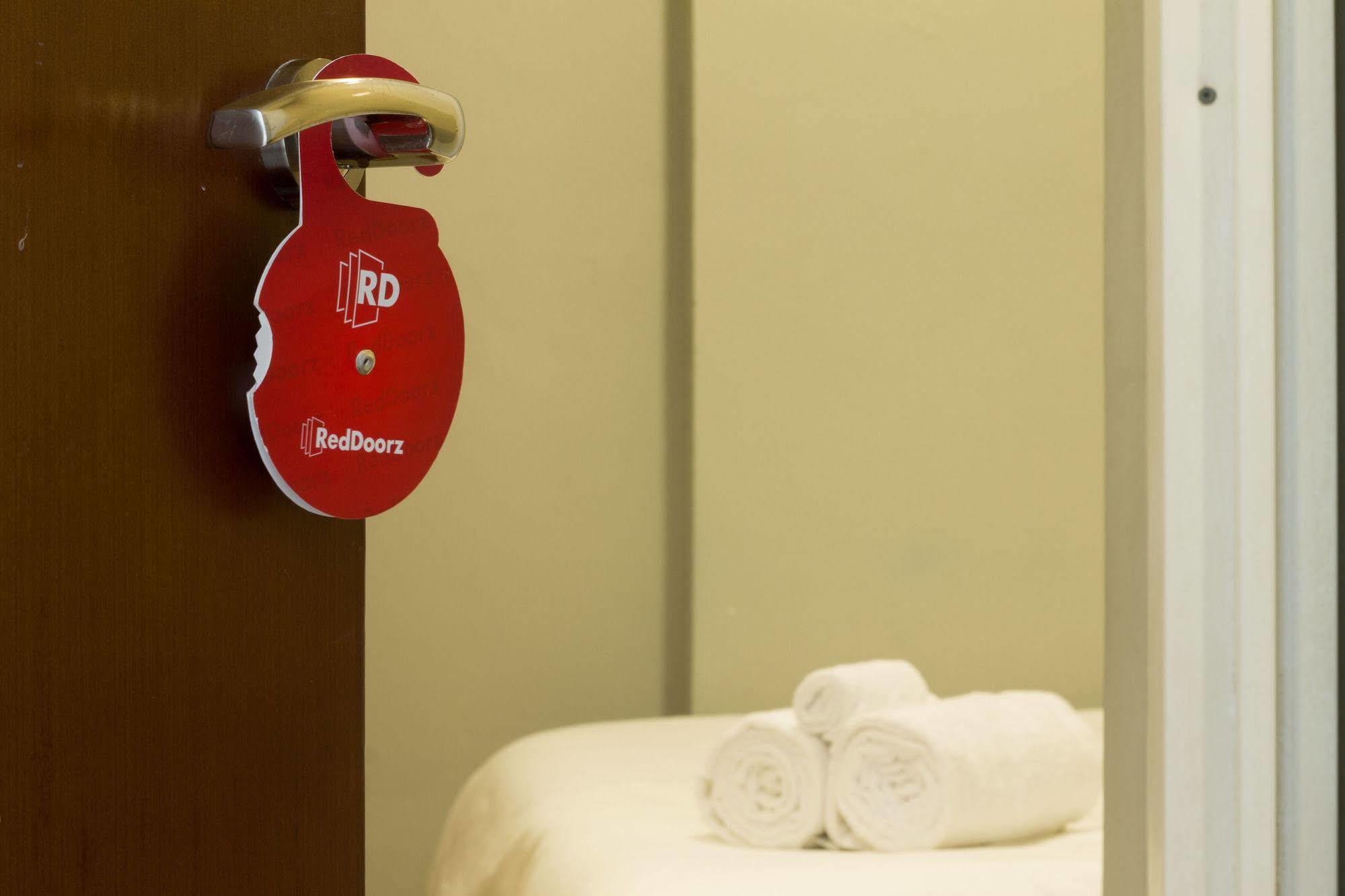 Reddoorz Near Pantai Jerman Otel Kuta Lombok Dış mekan fotoğraf